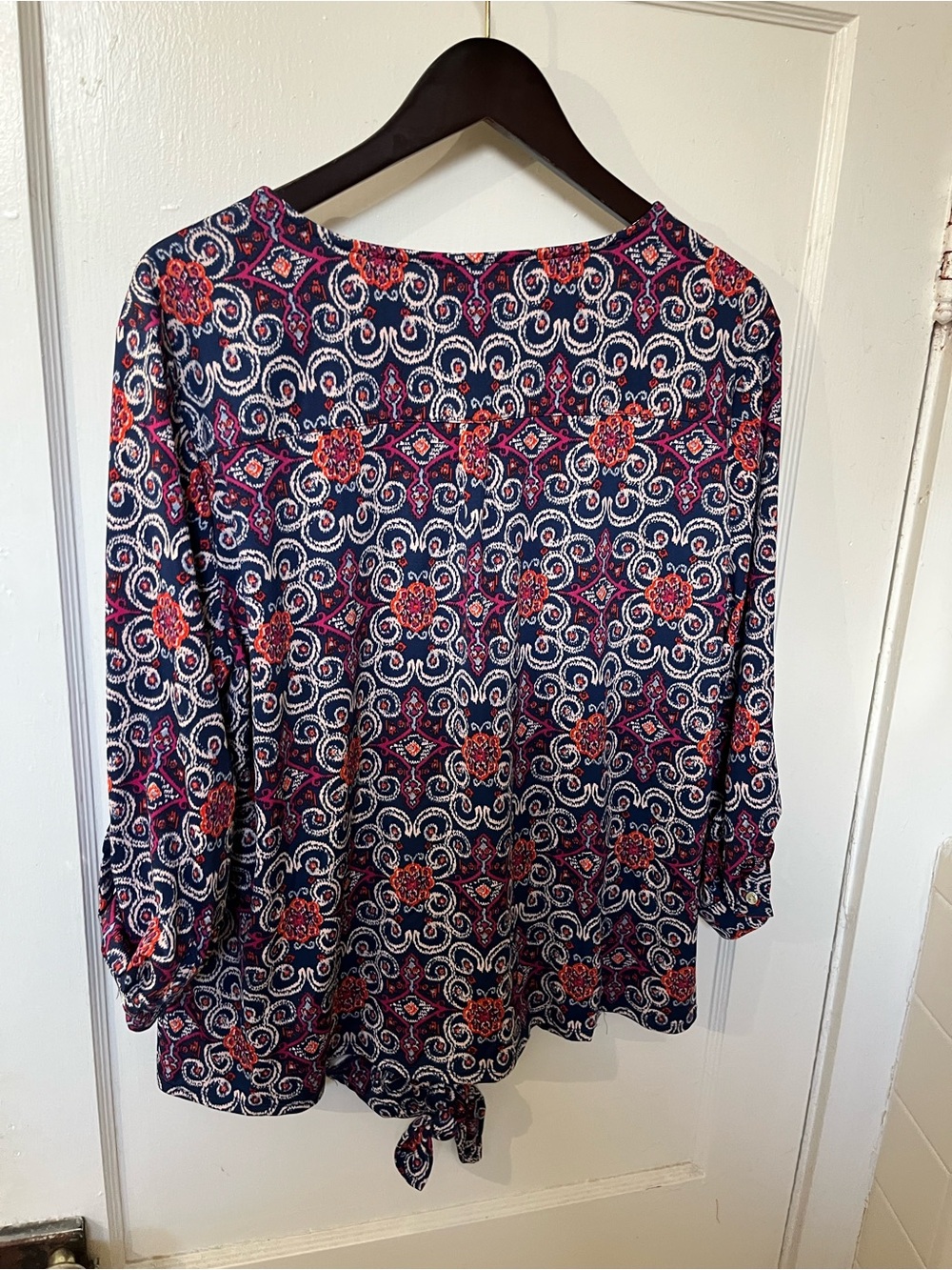 New Directions Top XL Blouse Navy Pink Medallion Tie Front Split Neck EUC - Picture 7 of 7